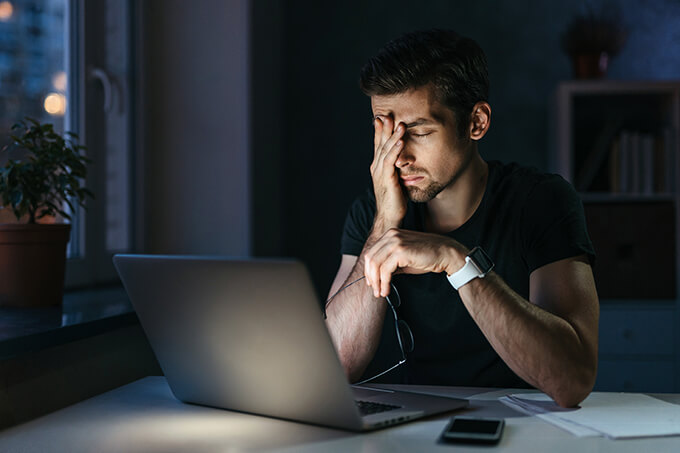 Uso em excesso do computador pode causar problemas - Hospital ...